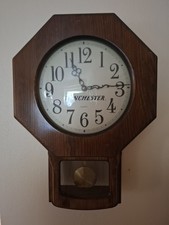 Alte WINCHESTER Pendel-Quarz-Wanduhr m. Winchester Rider Logo