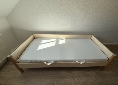 Stabiles gut erhaltenes - , bett