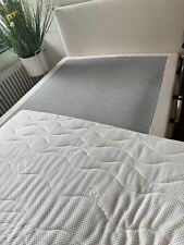 Ein Boxspringbett Weis 1   1/2
