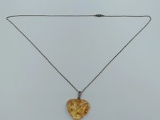 Vintage Bernstein-Herzanhänger mit langer Kette