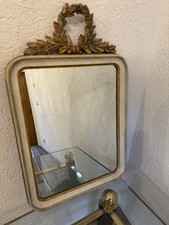 Spiegel im Holzrahmen