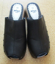 Clogs mit Nieten, schwarz, Gr. 38 sehr guter Zustand, Festival, Gothic o. Tracht