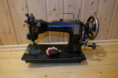 Alte adler nähmaschine - adler,