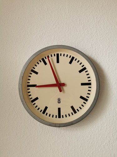 Alte uhr fabrik nebenuhr - alte,