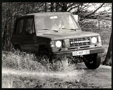 Fotografie Auto Mitsubishi Pajero, Geländewagen durchfährt Gewässer 