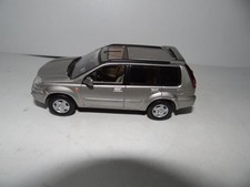 J-COLLECTION NISSAN X-TRAIL MODELLAUTO 1:43 SAMMLER MODELL