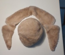 Nerzkappe und Nerzkragen