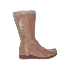 Laura Milani, Stiefel