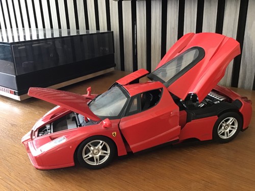 Hotwheels ferrari enzo - ferrari,