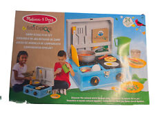 Melissa & Doug Let's Explore Camp Ofen Spielset -#