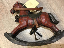 Seneca Design Schaukelpferd aus Polystone, Handarbeit, neu