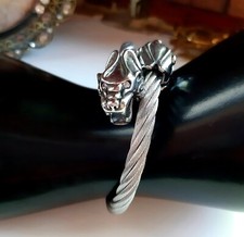 Armreif aus Edelstahl ●