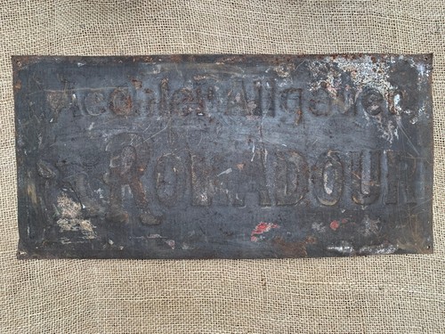 Geprägtes antikes blechschild - antikes,