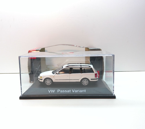 Schuco 04393 vw passat - 1:43,