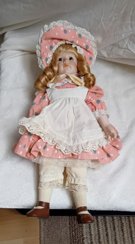 Mädchenpuppe blond gelockt
