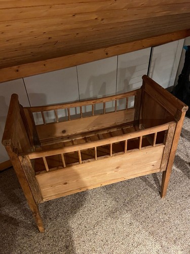 Antikes babybett aus - babybett,