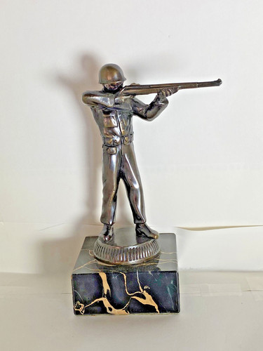 Soldat figur mit gewehr - soldat,