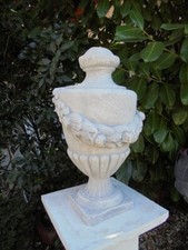 Pfeilerabdeckung, Pinienzapfen