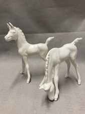 2 Fohlen Goebel mattweiß