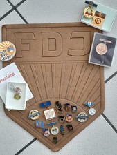 FDJ-Freie Deutsche Jugend der DDR Abzeichenkonvolut/FDJ Emblem Pappe siehe Foto