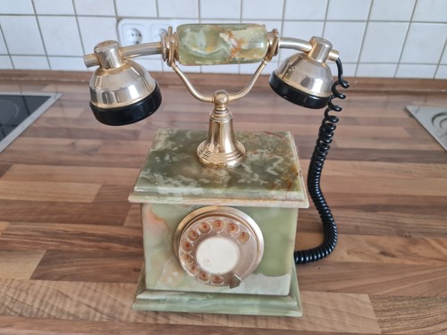 Altes telefon mit wählscheibe - altes,