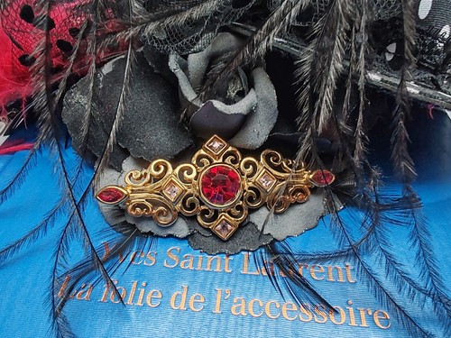 Yves saint laurent brosche - yves, saint-laurent