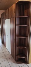 Moderner Mehrzweckschrank aus Holz mit Regalen und Stauraum – Weiß/Dunkelbraun