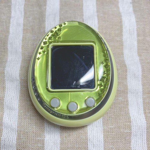 Tamagotchi version yellow - id, l