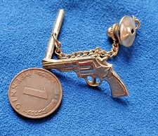 Goldfarbener Revers Pin mit Knopflochkette - Motiv Pistole/Revolver - Vintage