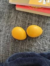 Zwei Percussion Rassel