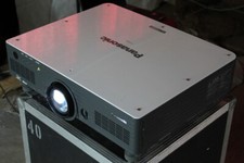 *Panasonic PT-D4000E*1-DLP Beamer Projektor projector 4000 Lumen Lens-Shift