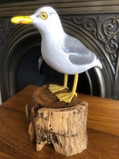 Möwe aus Holz geschnitzt