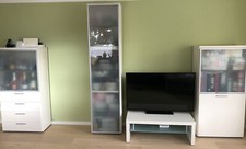 Moderne Wohnwand (weiß matt) mit Milchglastüren (gebraucht) - 5 Elemente
