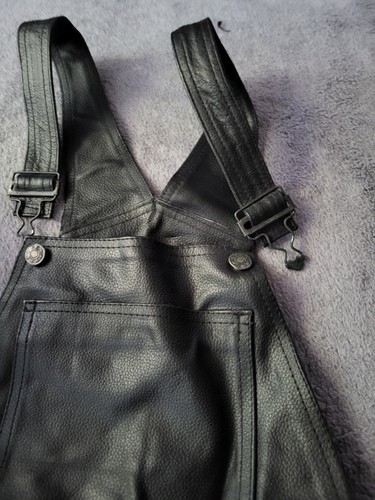 Latzlederhose