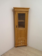 schöner schmaler Eckschrank