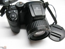 Fuji Fujifilm Digitalkamera Finepix S 4800 30x Wide-Zoom-Objektiv 24-720 mm lens
