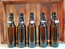 5 leere Bier-Glasflaschen •