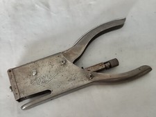 Aus einer Auflösung: Juwel Elastic Heftzange