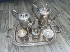 Schönes Vintage Oneida LTD Teller 6 teilig Kaffee/Teeservice Set & Tablett