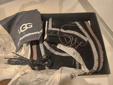 UGG Lammfell Stiefel Riki Lace