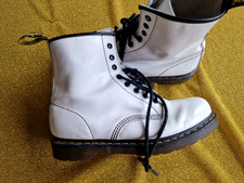 Dr. Martens, Lackleder