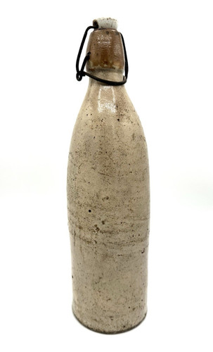 Alte steinzeugflasche mit - alte,