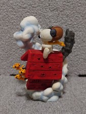 Flugzeug und Snoopy Figur