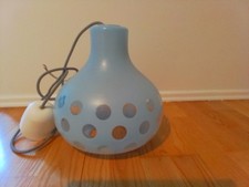 Pendelleuchte Küche hellblau mit Punkten