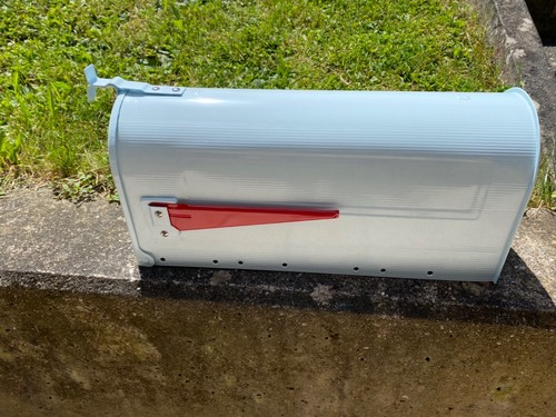 Hellblauer briefkasten - hellblauer,
