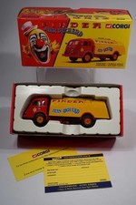 Corgi 71202 Pinder - Jean Richard - Renault Faineant Citerne - MIB