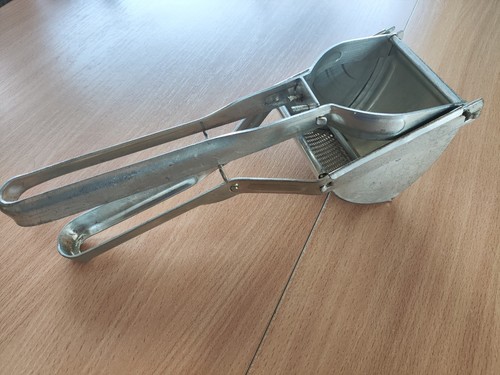 Antike kartoffelpresse für - antike,