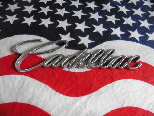 Cadillac schriftzug auto - us,