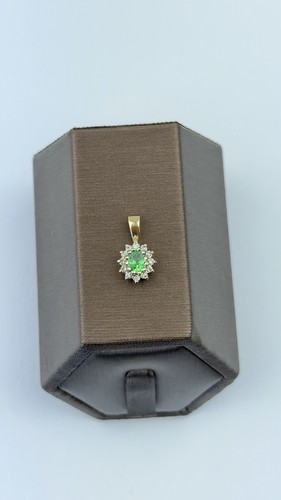 Tsavorit und diamant - und, gold