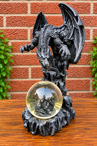 Große drachenfigur mit - große,